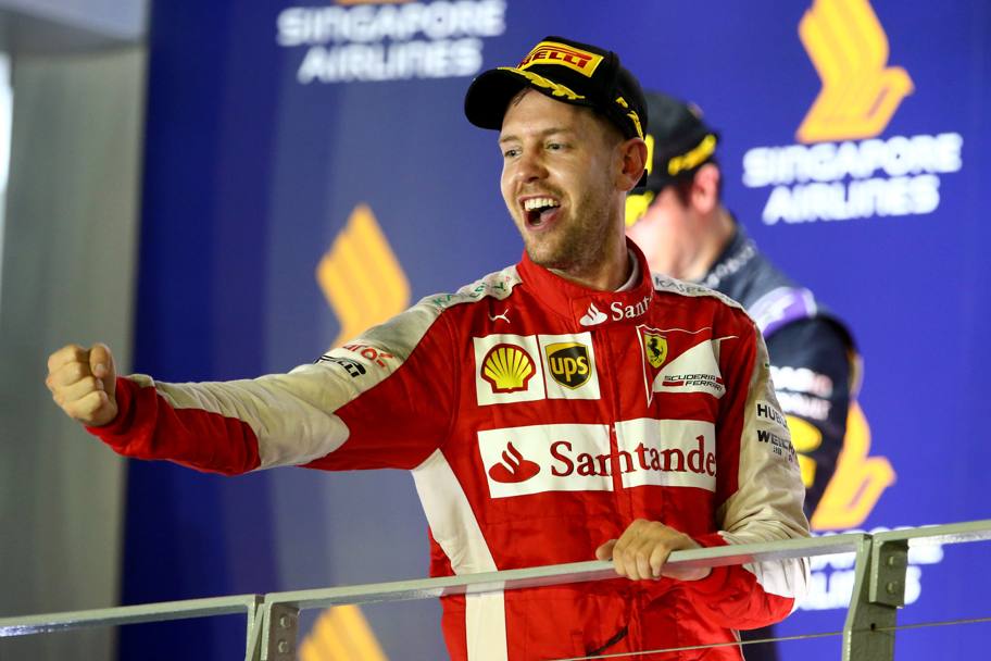 Vettel esulta dopo la vittoria. Reuters